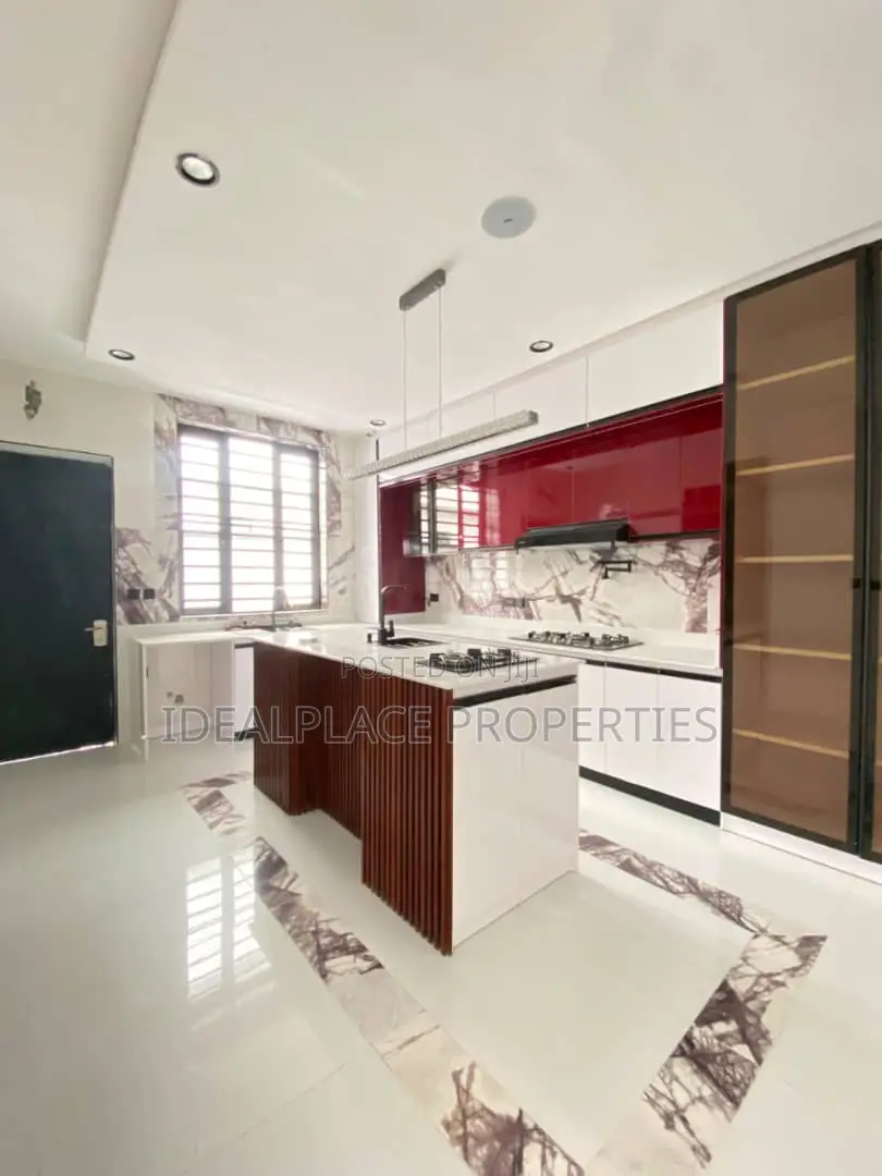 5bdrm Duplex in Chevron for sale in Chevron