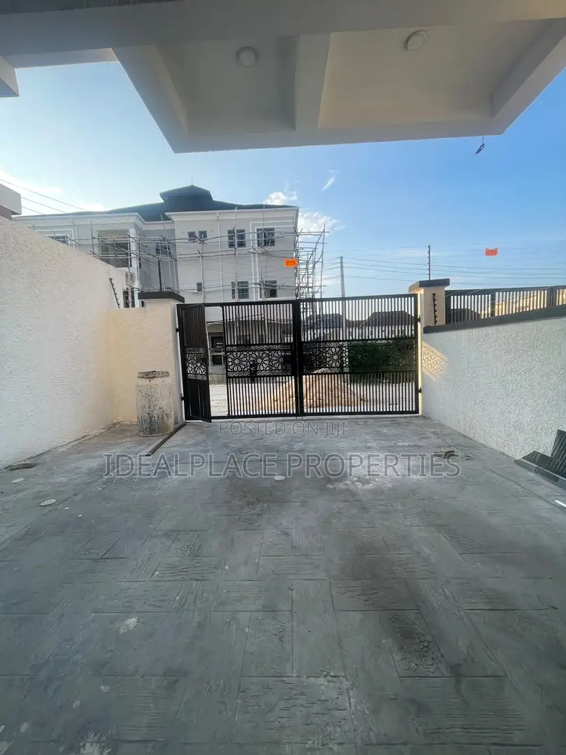 3bdrm Duplex in Abraham Adesanya Estate for sale in Abraham Adesanya Estate