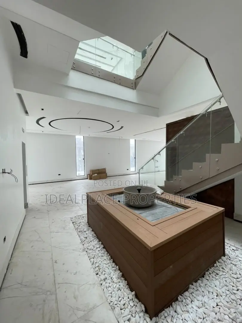 5bdrm Duplex in Cowrie Creek Estate, Ikate for sale in Ikate
