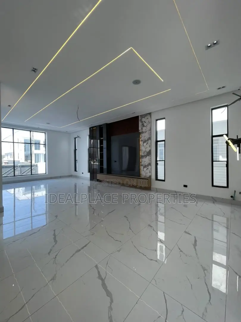 5bdrm Duplex in Megamound Estate, Ikota for sale in Ikota