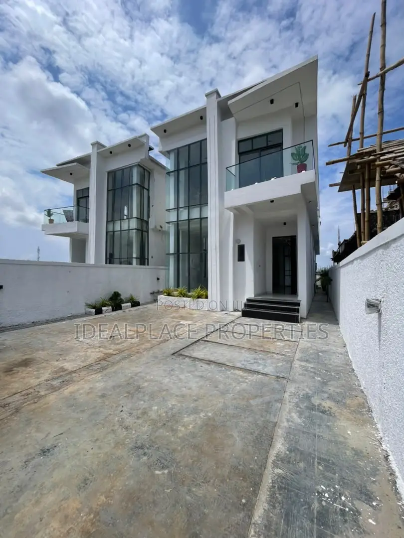 5bdrm Duplex in Chevron for sale in Chevron