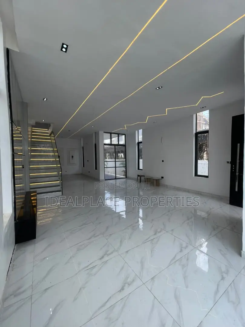 5bdrm Duplex in Chevron for sale in Chevron