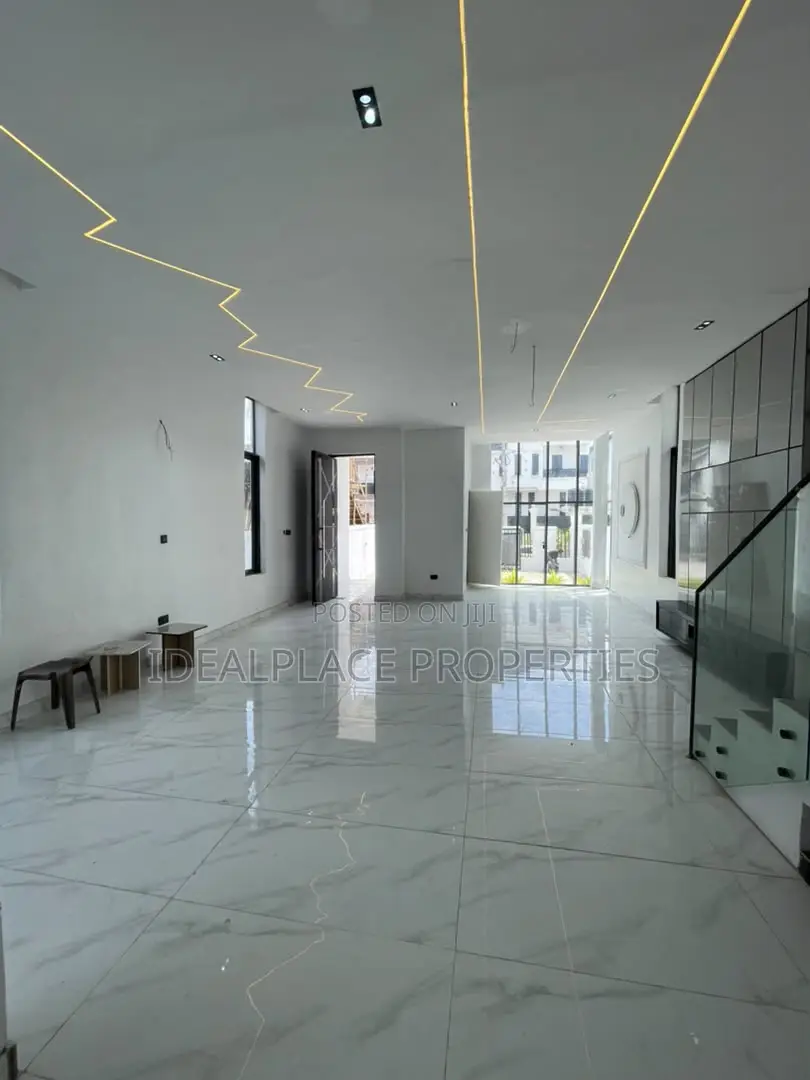5bdrm Duplex in Chevron for sale in Chevron