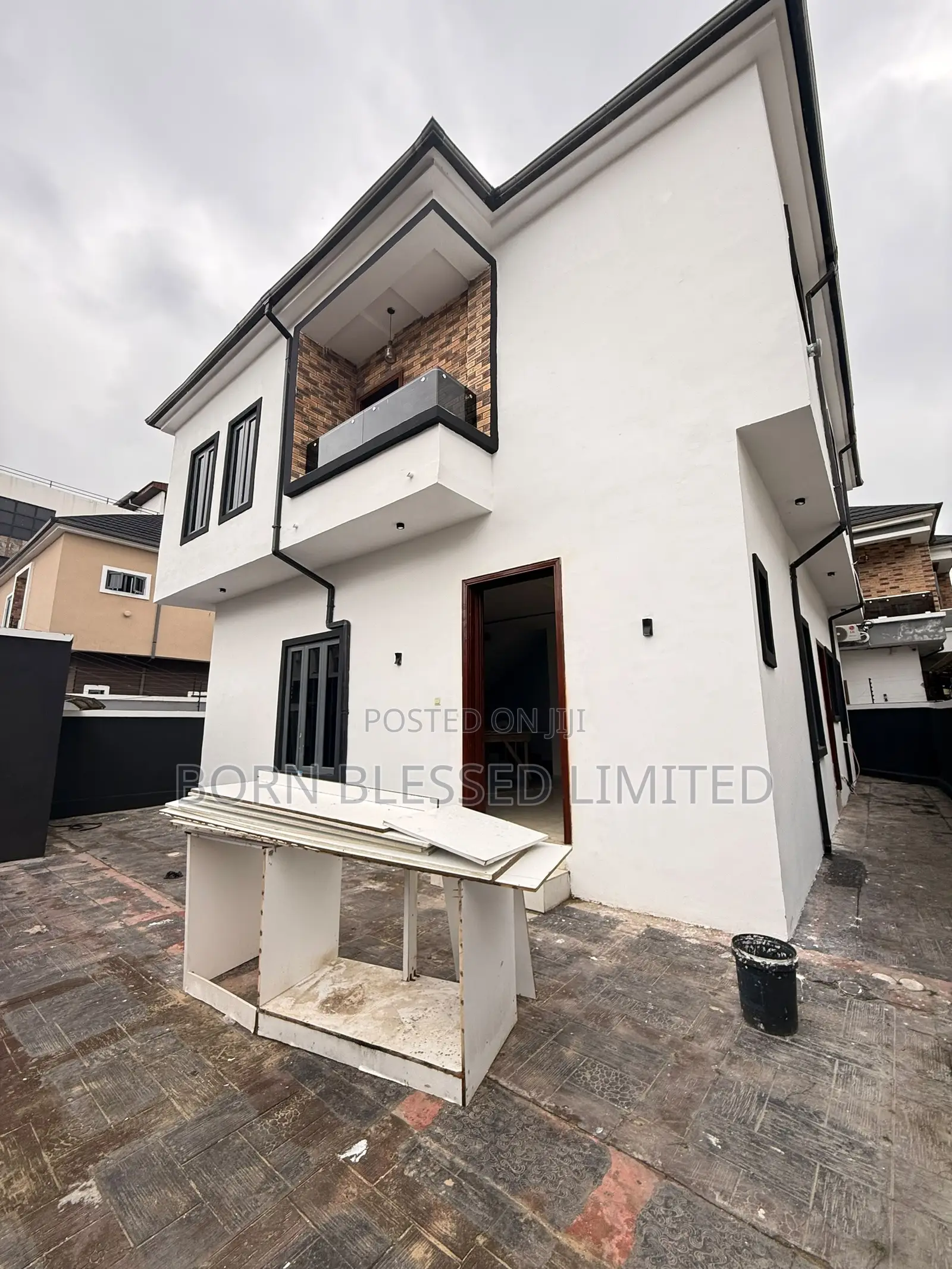 4bdrm Duplex in Agungi for sale in Agungi