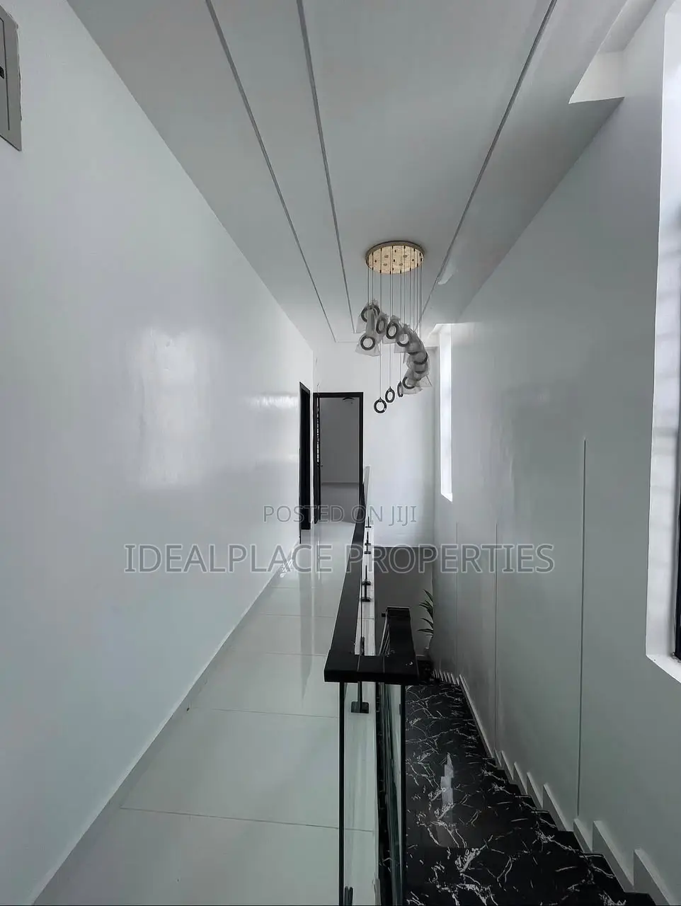 6bdrm Duplex in Chevron for sale in Chevron