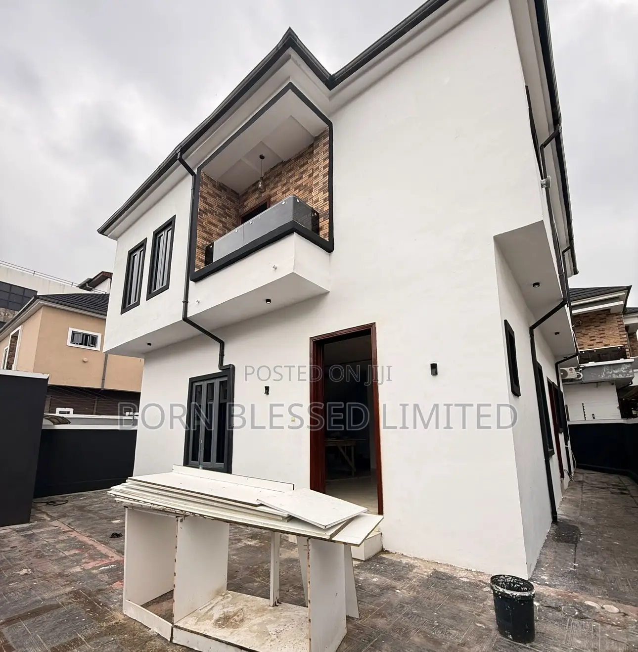 4bdrm Duplex in Agungi for sale in Agungi