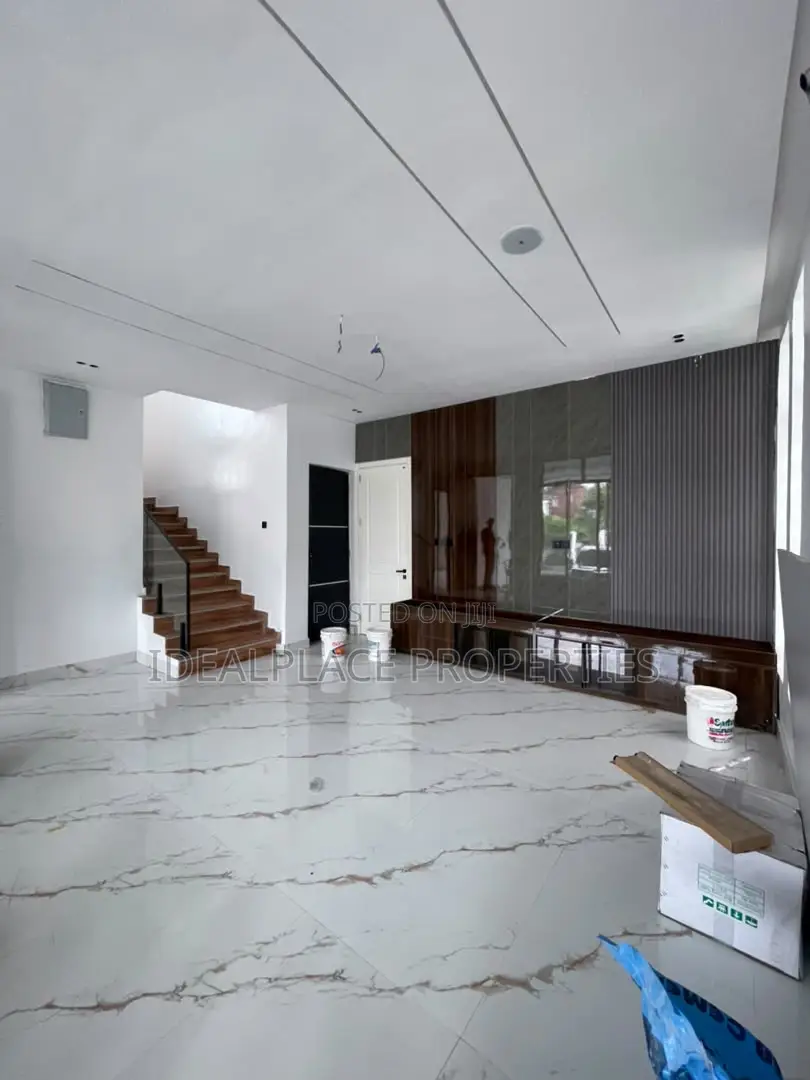 5bdrm Duplex in Chevron for sale in Chevron