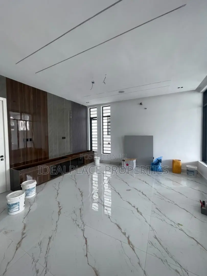 5bdrm Duplex in Chevron for sale in Chevron