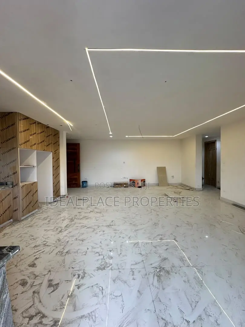 2bdrm Apartment in Saka Tinubu for sale in Saka Tinubu