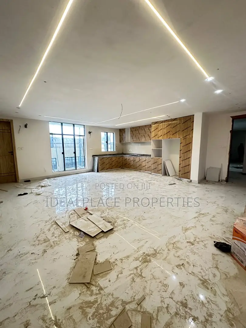 2bdrm Apartment in Saka Tinubu for sale in Saka Tinubu