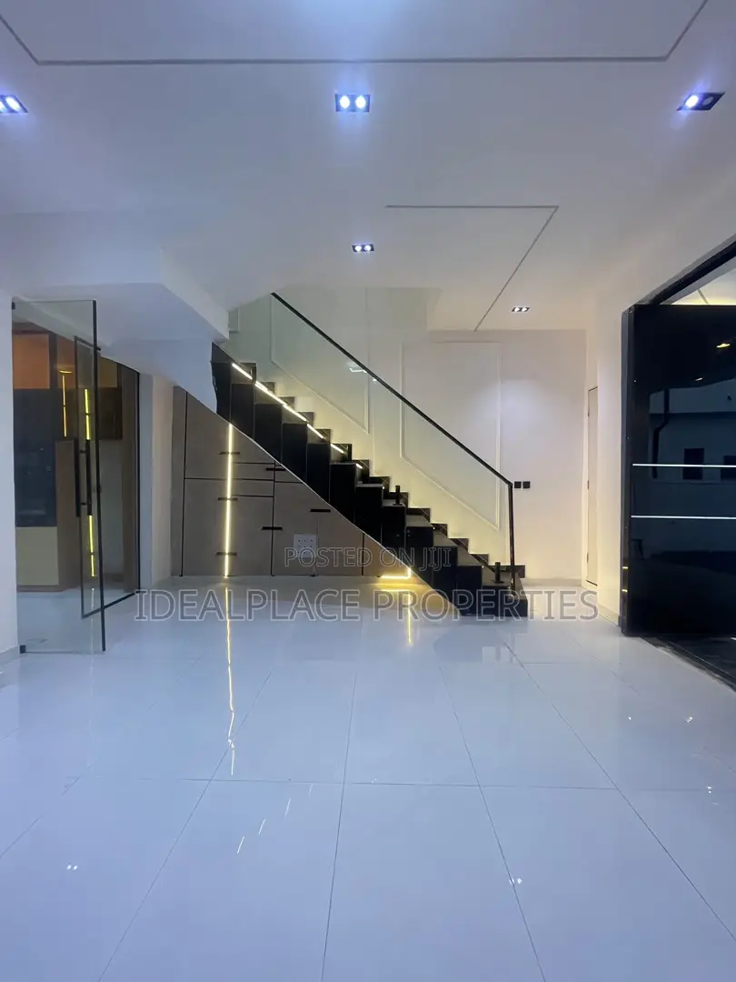 4bdrm Duplex in Ikota for sale in Ikota