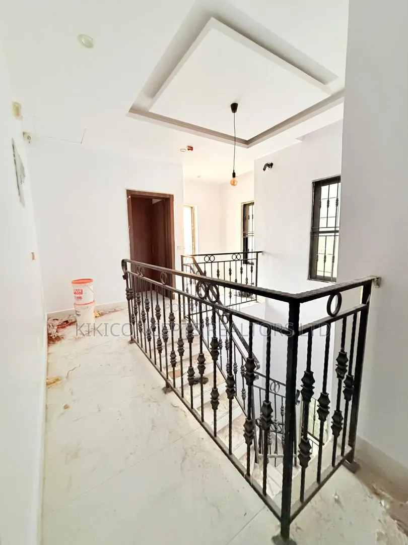 4bdrm Duplex in Surulere, Alaka Estate for sale in Alaka Estate