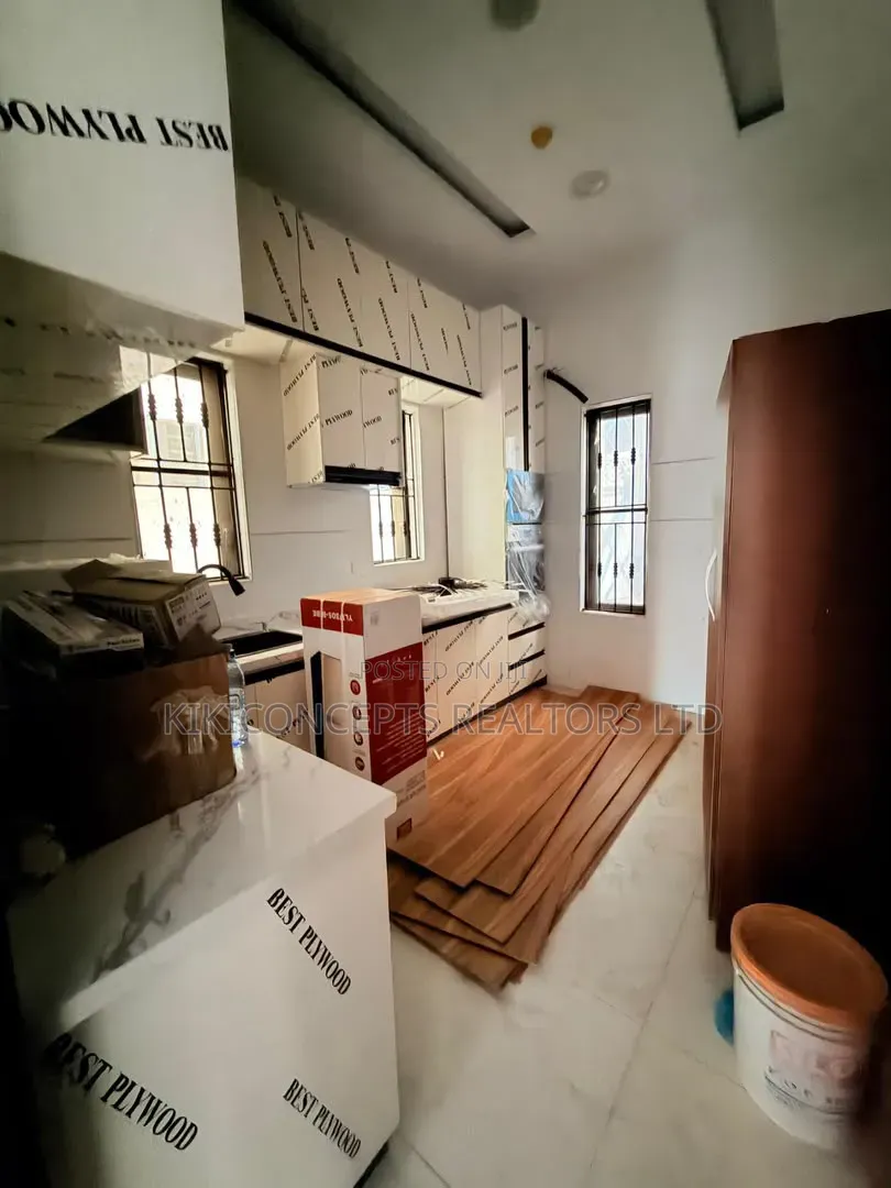 4bdrm Duplex in Surulere, Alaka Estate for sale in Alaka Estate