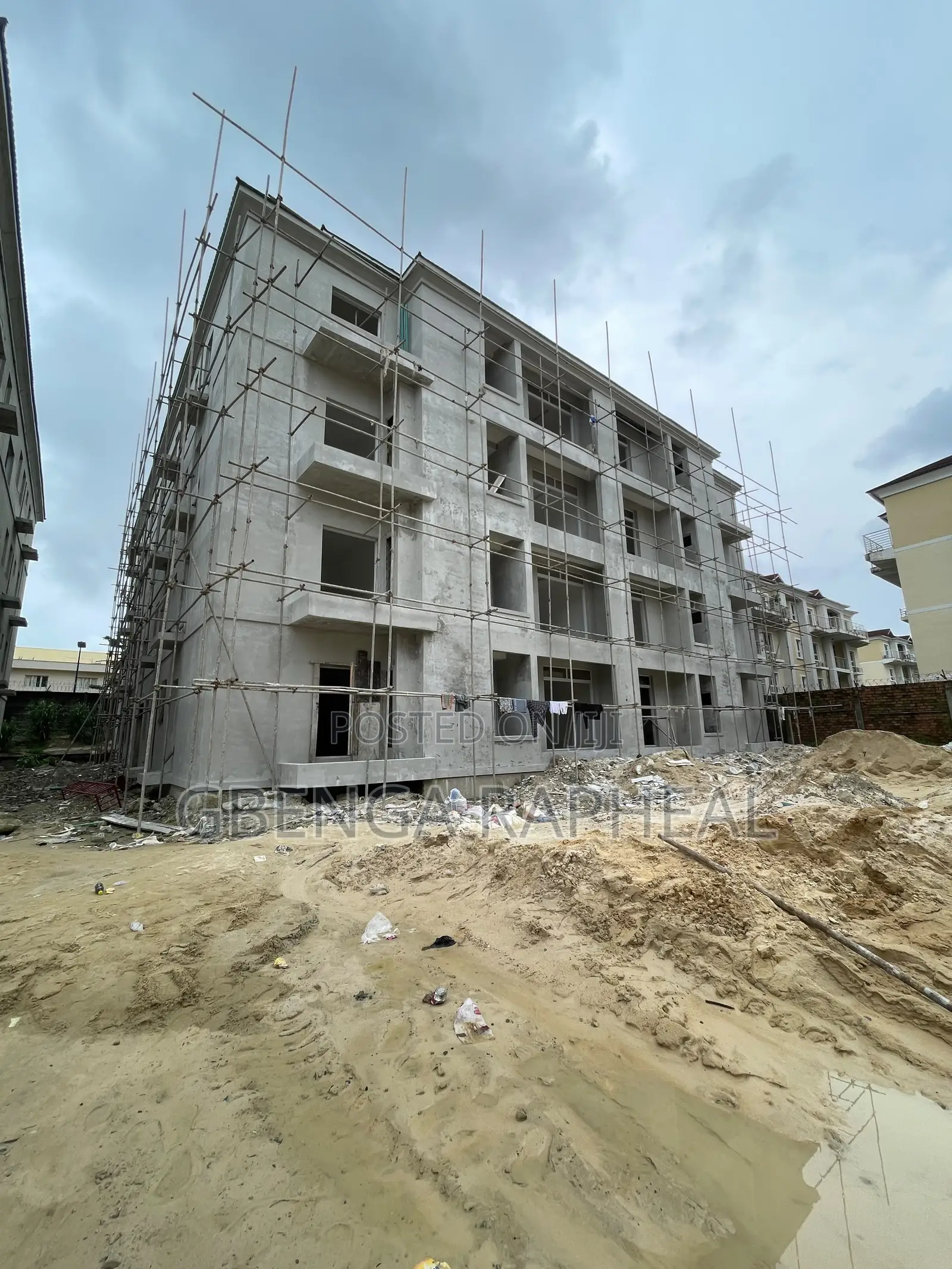 3bdrm Block of Flats in Chevron, Lekki for sale in Lekki