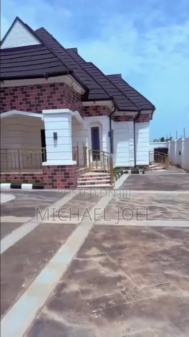 Furnished 3bdrm Bungalow in Auchi for sale in Auchi