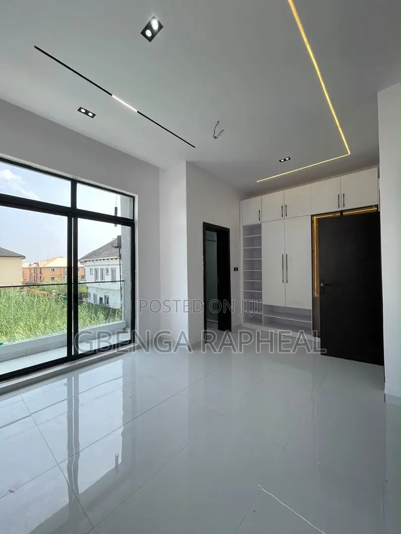 5bdrm Duplex in Ajah for sale in Ajah