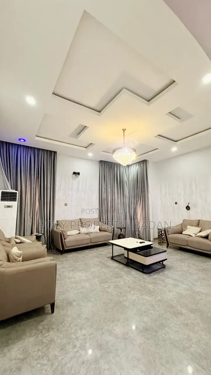 Furnished 3bdrm Apartment in Kolapo Ishola Gra., Akobo for rent in Akobo