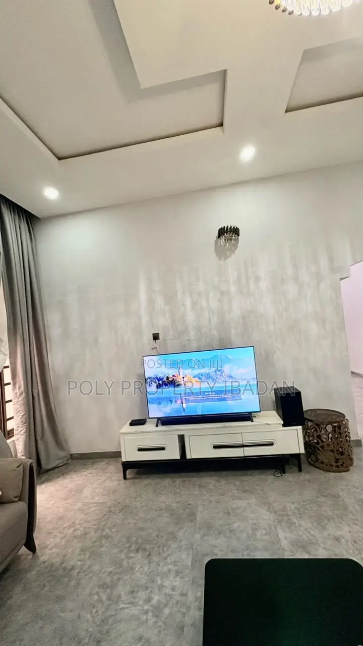Furnished 3bdrm Apartment in Kolapo Ishola Gra., Akobo for rent in Akobo