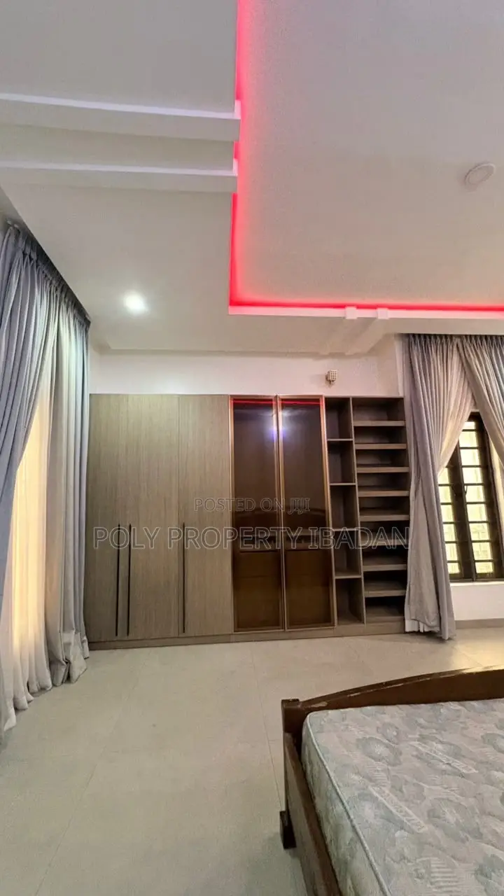 Furnished 3bdrm Apartment in Kolapo Ishola Gra., Akobo for rent in Akobo