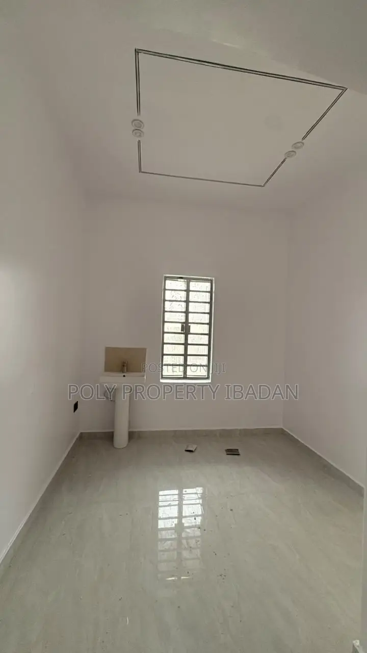 2bdrm Apartment in Kolapo Ishola Gra, Iwo Road for rent in Iwo Road