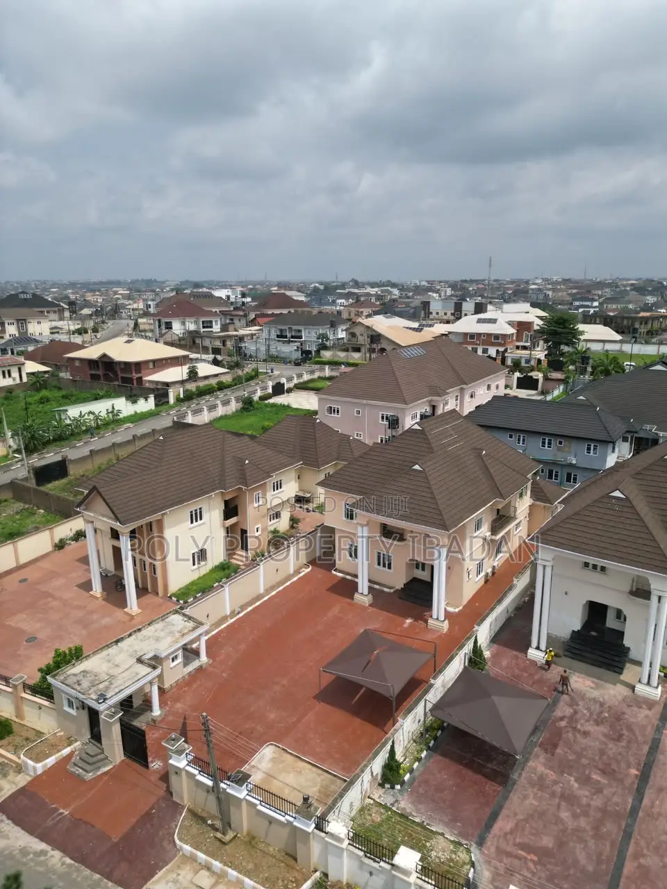 5bdrm Duplex in Kolapo Ishola Gra, Akobo for rent in Akobo