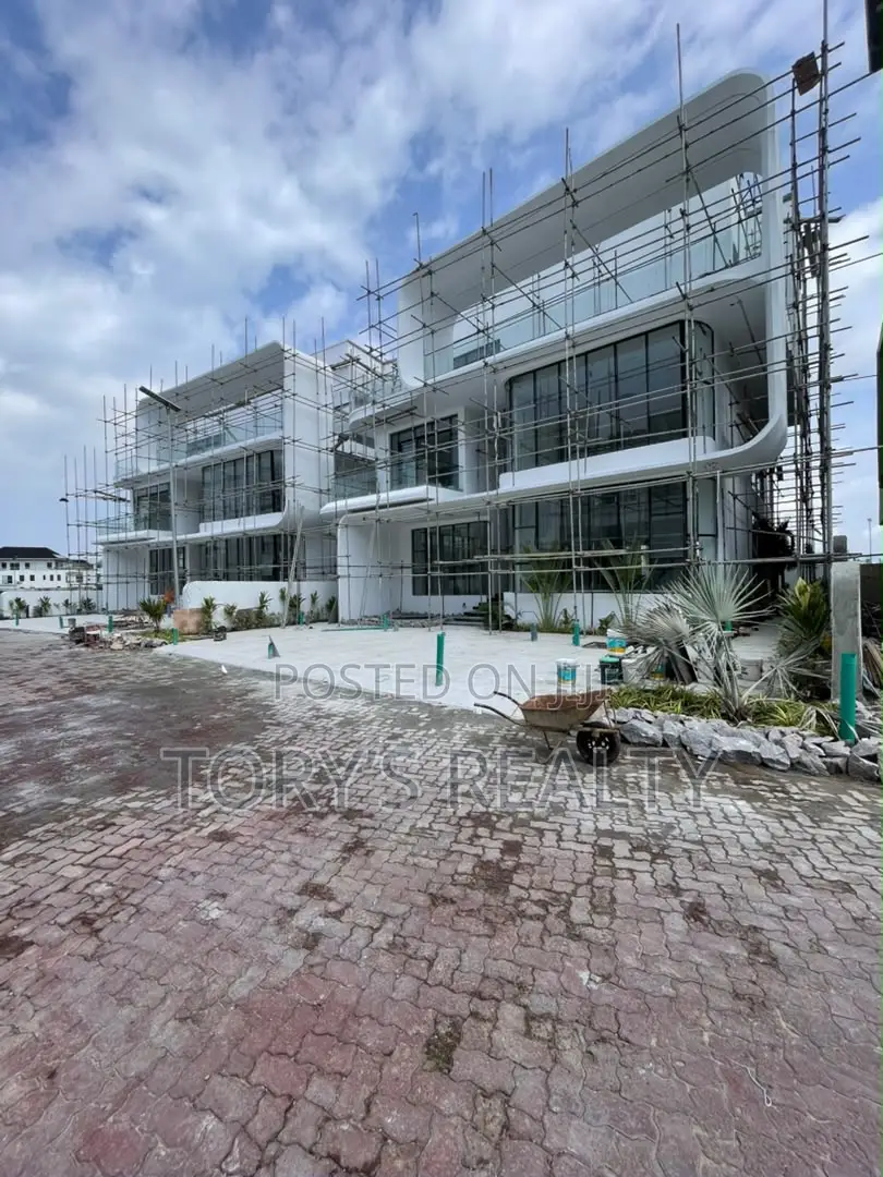 5bdrm Duplex in Osapa london for sale in Osapa london
