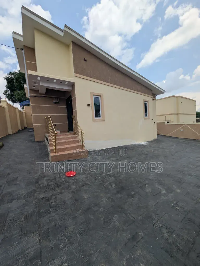 3bdrm Bungalow in Monatan, Iwo Road for sale in Iwo Road