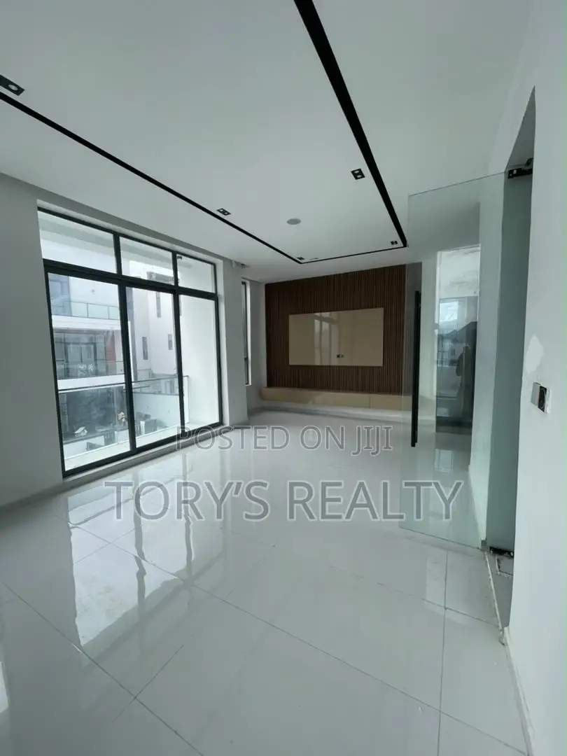 4bdrm Duplex in Chevron for sale in Chevron