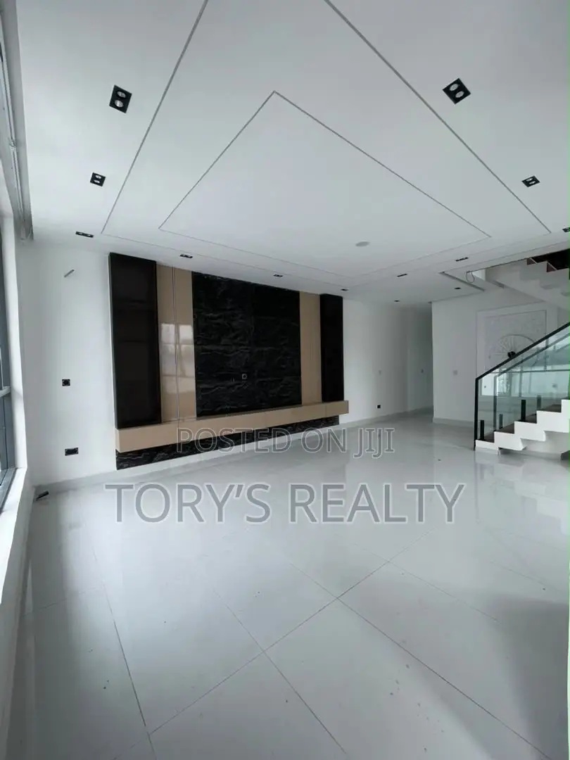 4bdrm Duplex in Chevron for sale in Chevron