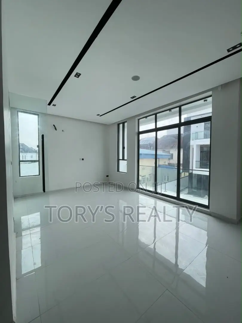 4bdrm Duplex in Chevron for sale in Chevron