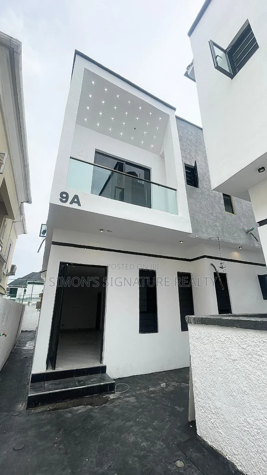 4bdrm Duplex in Chevron for sale in Chevron