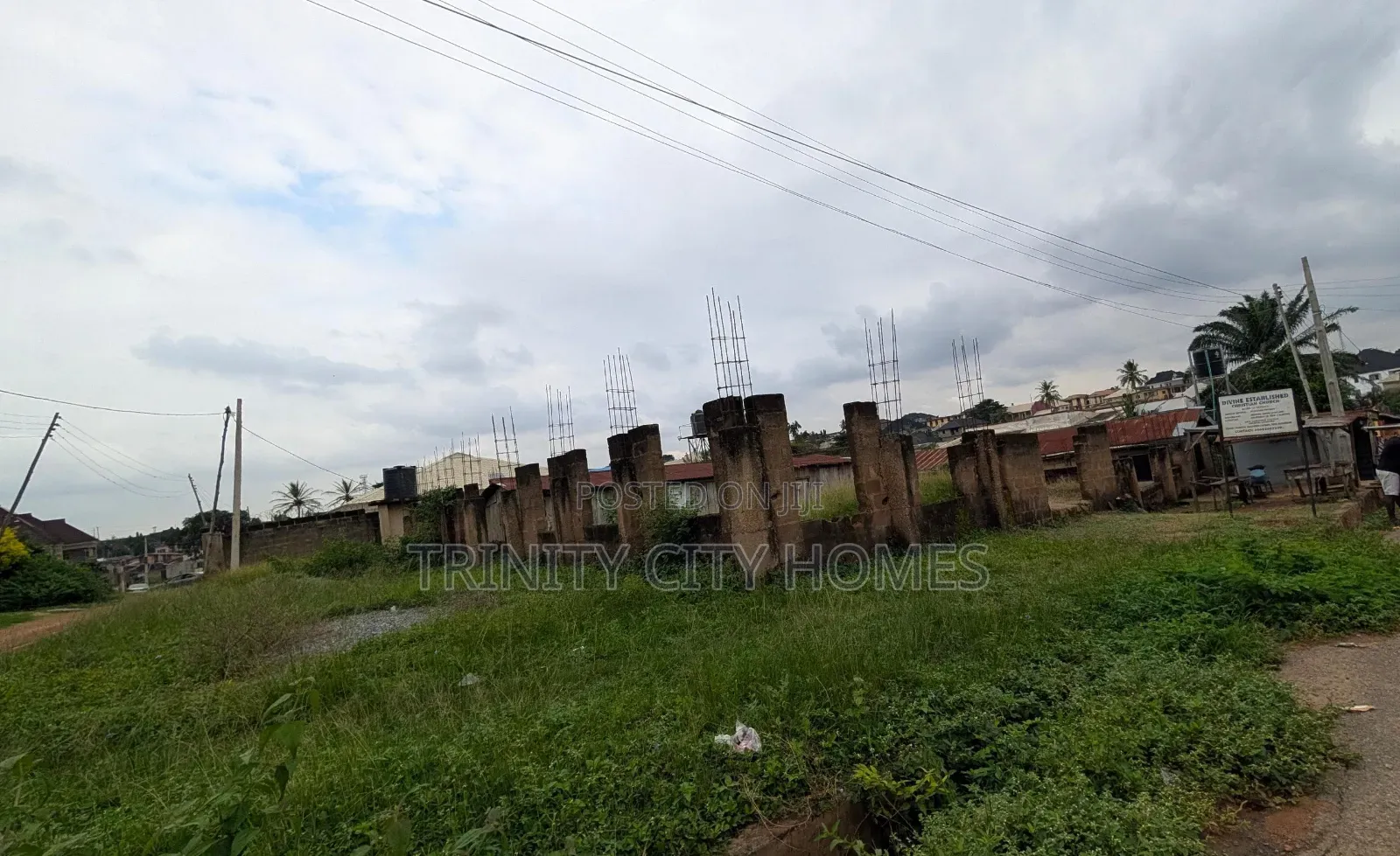 600Sqm of Land on a Tarred Road for Sale at Ashi-Bodija, Ibadan. in Bodija