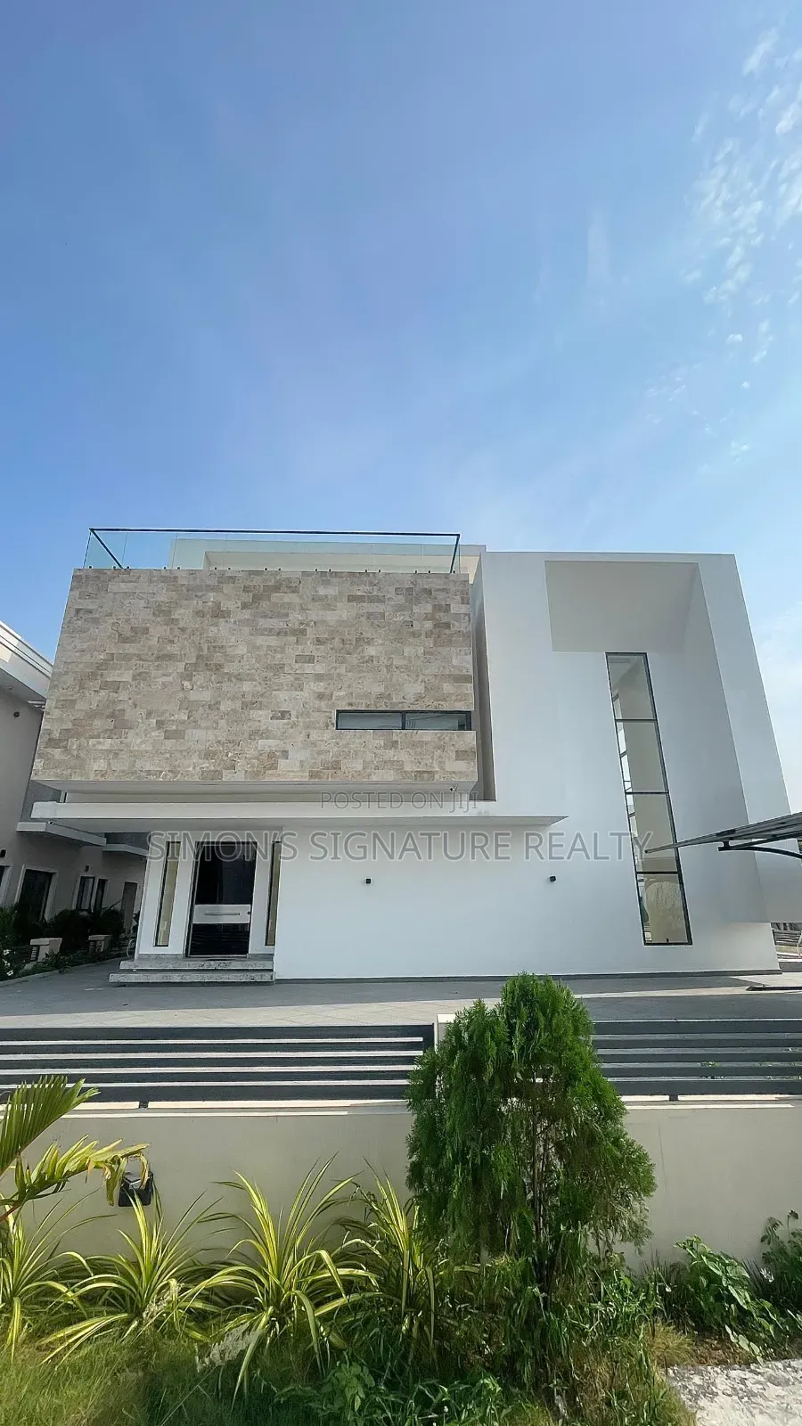 5bdrm Duplex in Chevron for sale in Chevron