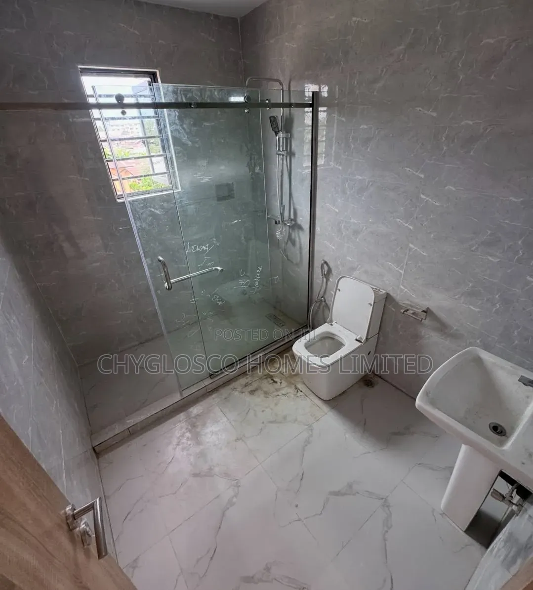 4bdrm Duplex in Eliozu for sale in Eliozu