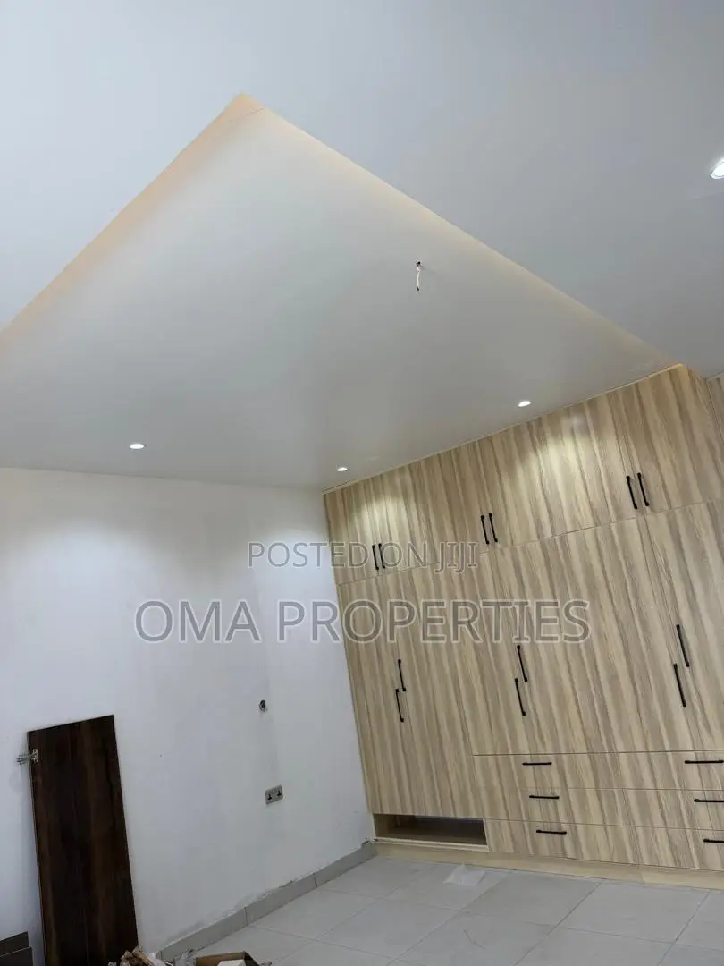 Furnished 4bdrm Bungalow in Ogombo for sale in Ogombo