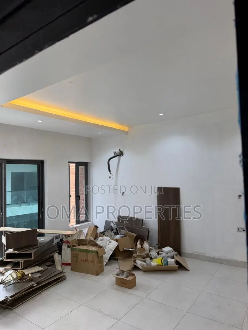Furnished 4bdrm Bungalow in Ogombo for sale in Ogombo