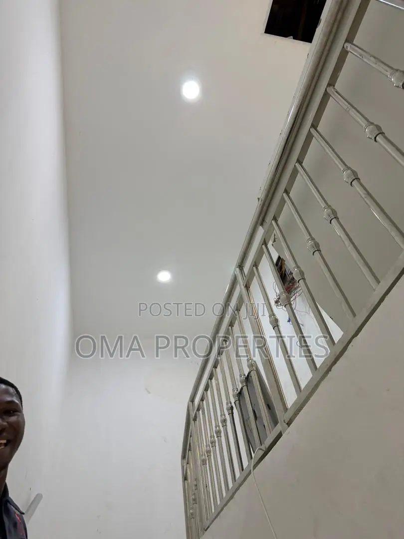 Furnished 4bdrm Bungalow in Ogombo for sale in Ogombo