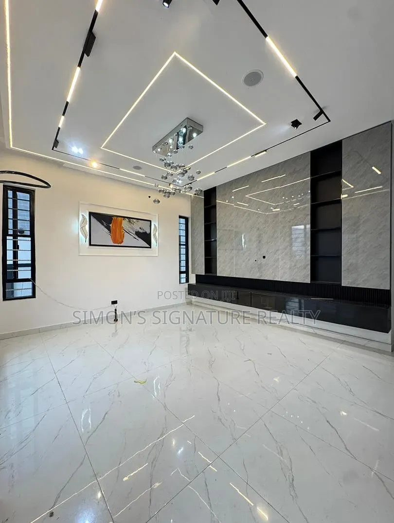 5bdrm Duplex in Ikota for sale in Ikota