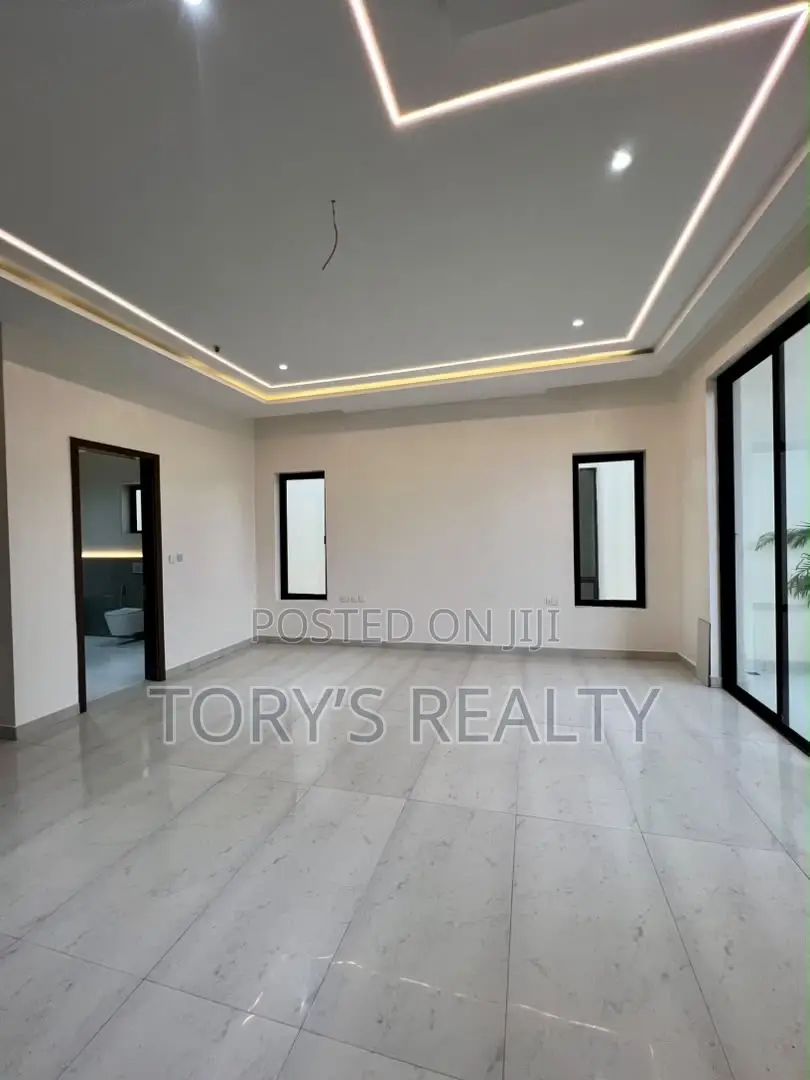 5bdrm Duplex in Lekki Expressway for sale in Lekki Expressway