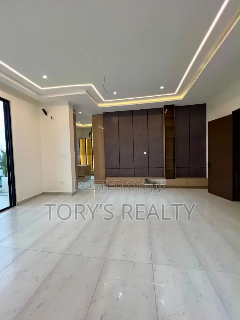 5bdrm Duplex in Lekki Expressway for sale in Lekki Expressway