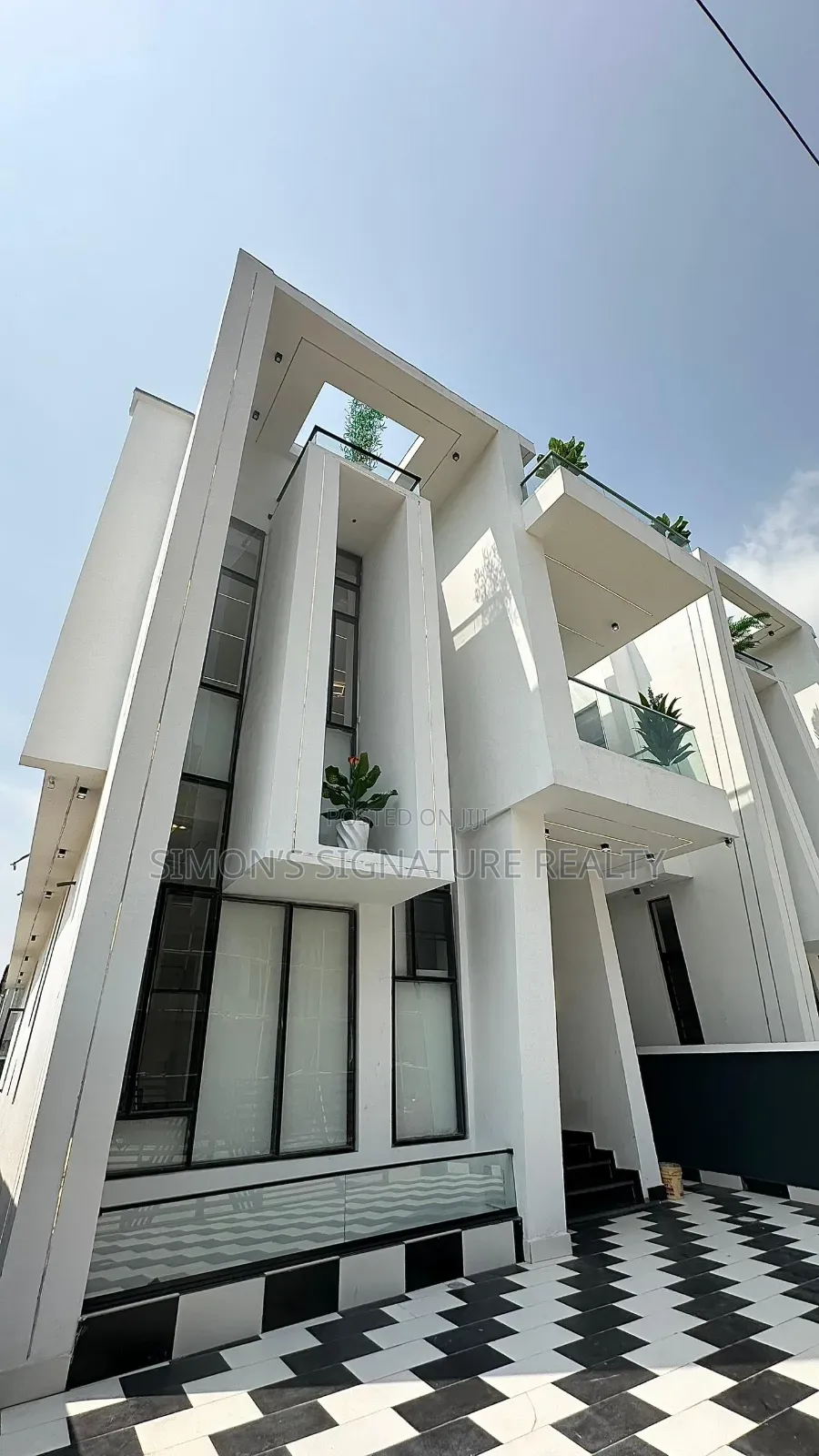5bdrm Duplex in Chevron for sale in Chevron