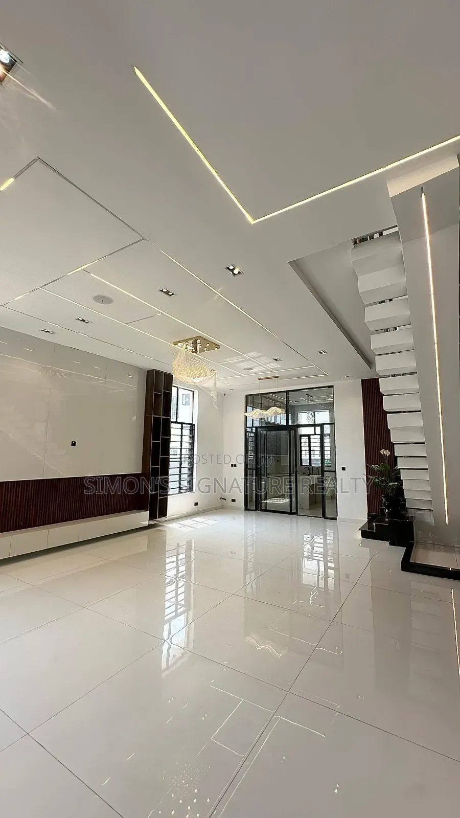 5bdrm Duplex in Chevron for sale in Chevron