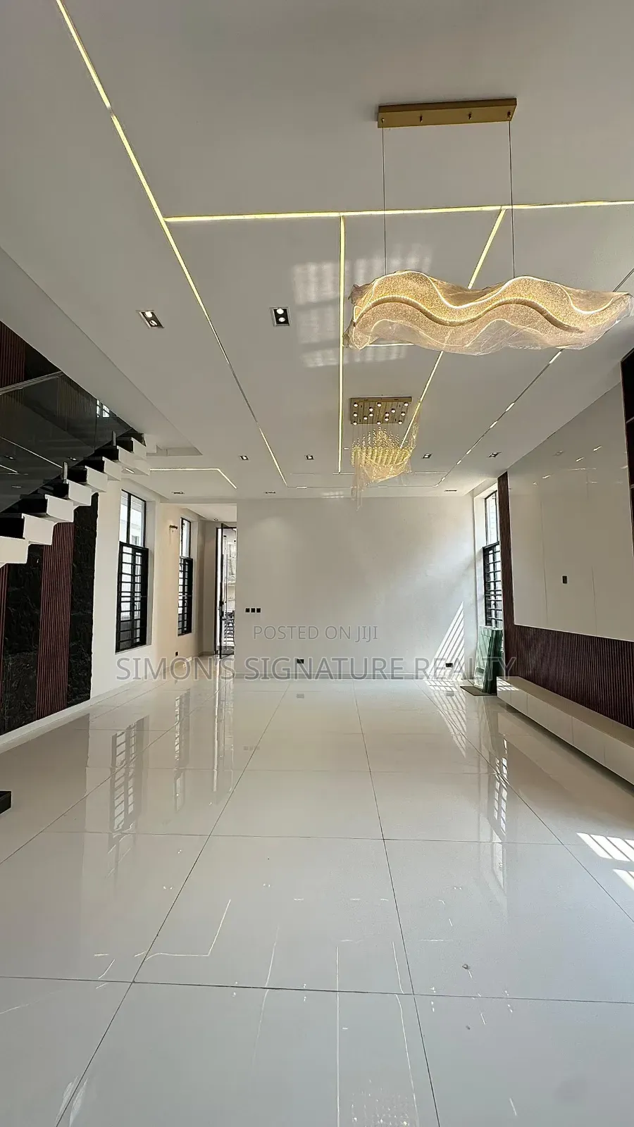 5bdrm Duplex in Chevron for sale in Chevron