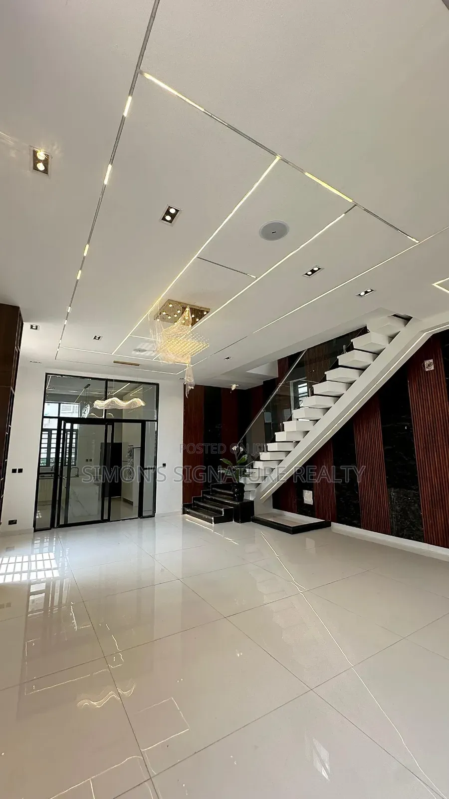 5bdrm Duplex in Chevron for sale in Chevron