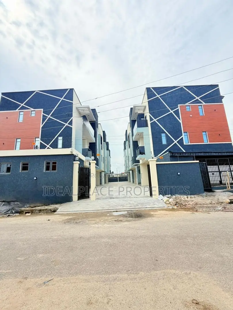 4bdrm Duplex in Oregun for sale in Oregun