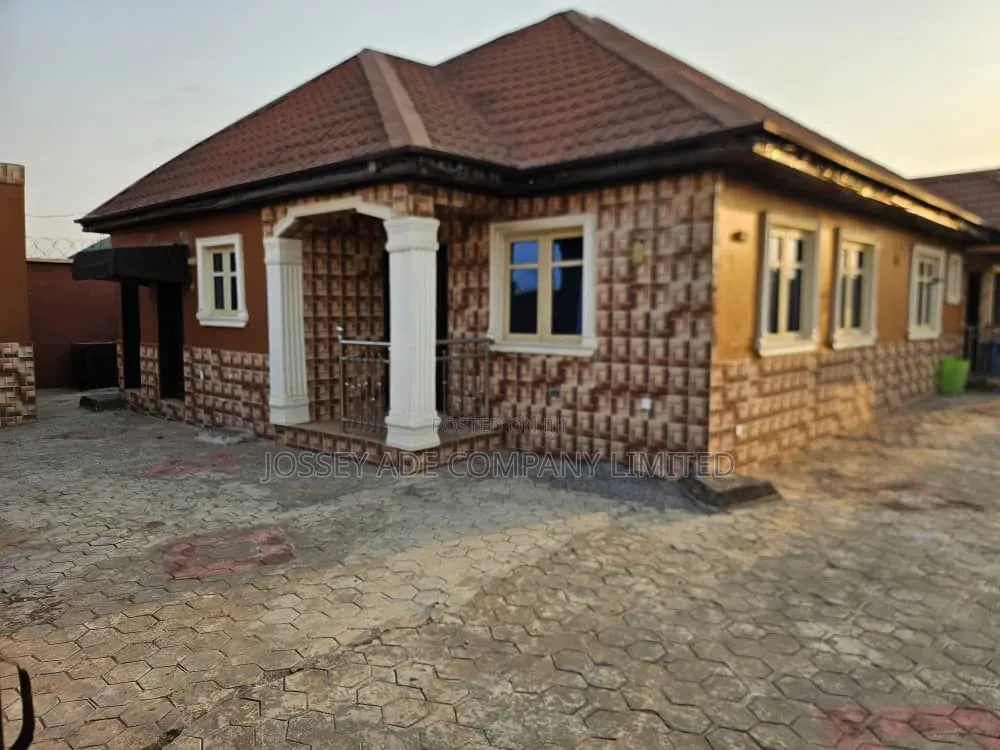 Furnished 2bdrm Bungalow in Obafemi-Owode for sale in Obafemi-Owode