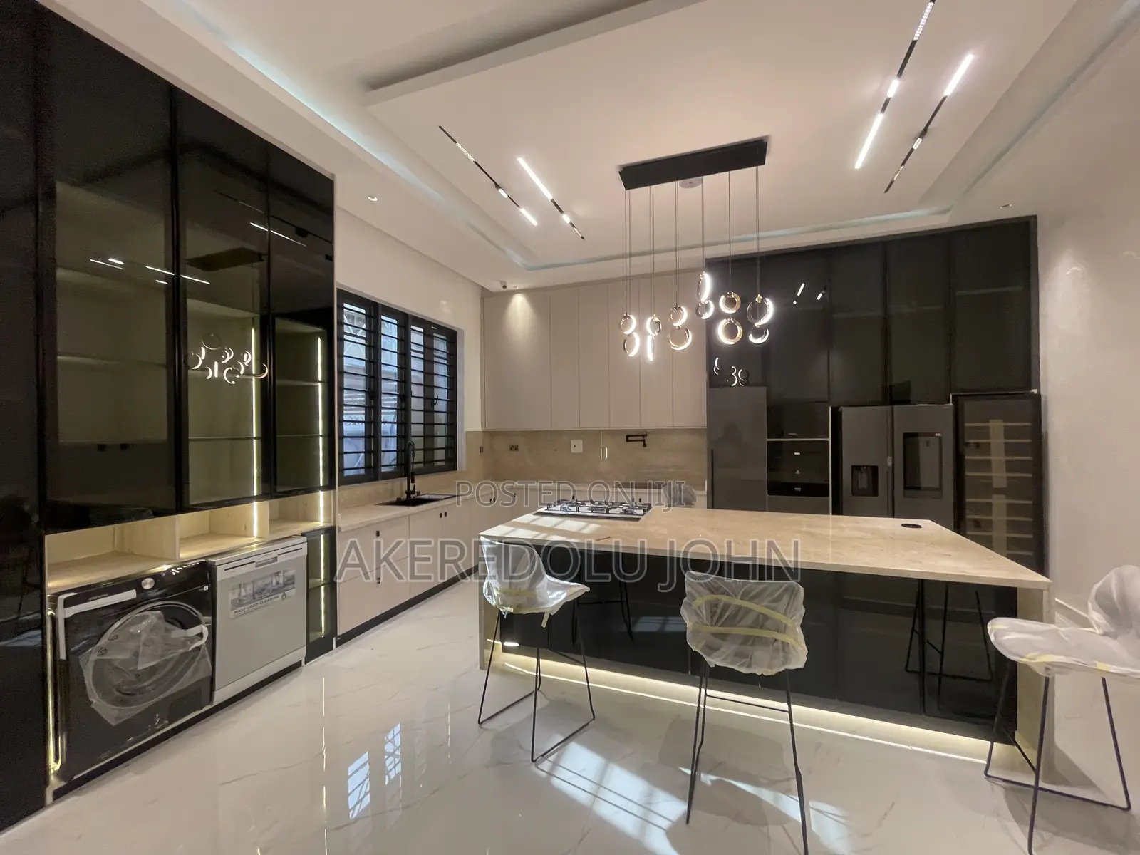 5bdrm Duplex in Apo Resettlement for sale in Apo Resettlement