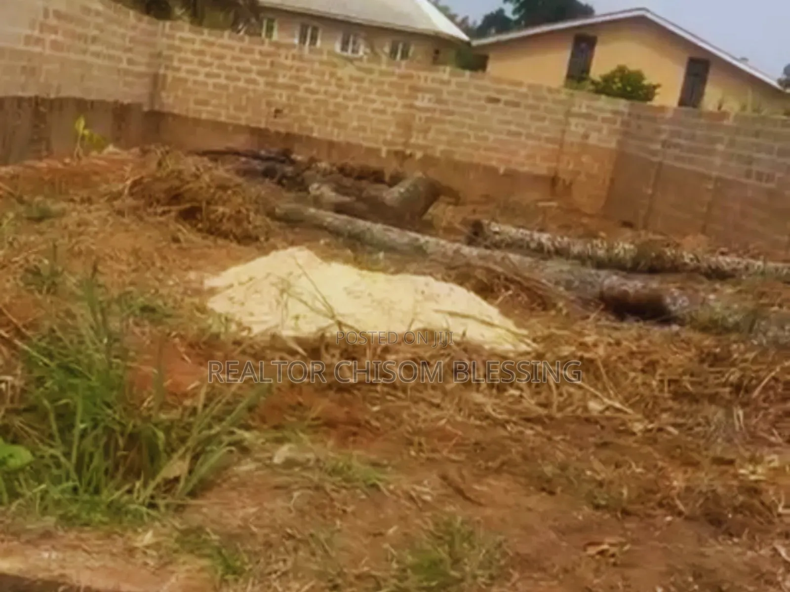 300sqm Dry Land Directly on the Road – Umuokoroukwu Amakama in Umuahia