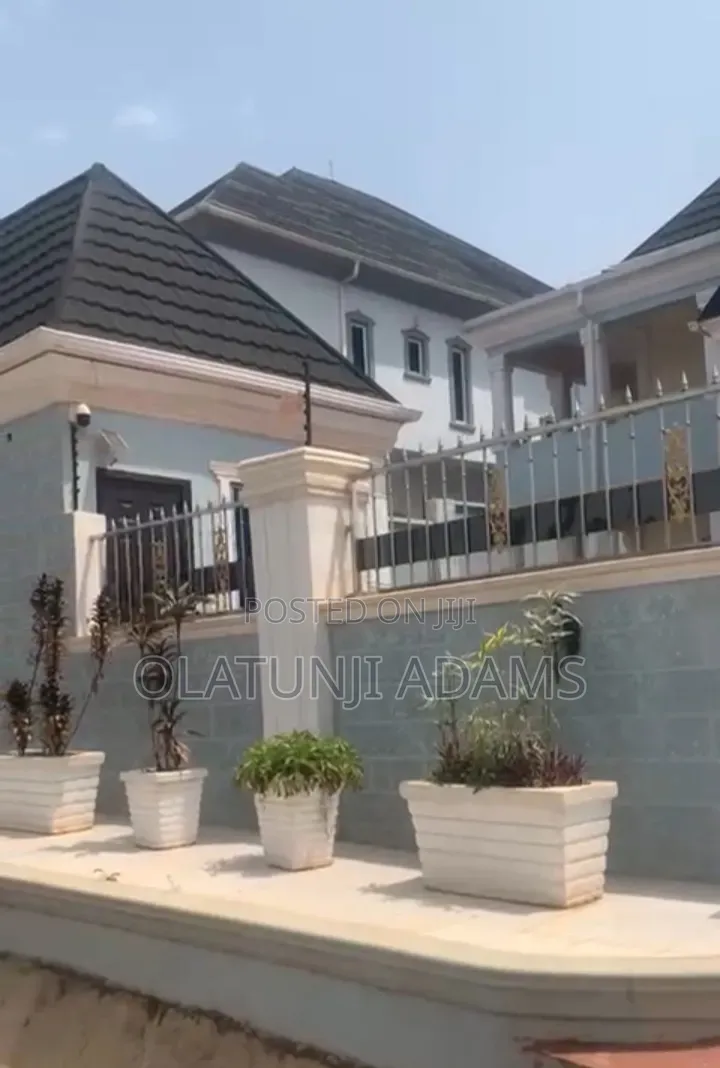 Furnished 5bdrm Duplex in G. R. A, Osogbo for sale in Osogbo