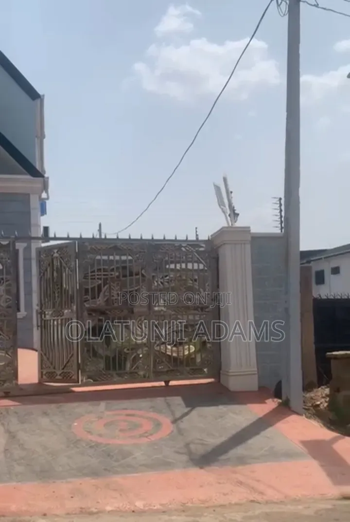 Furnished 5bdrm Duplex in G. R. A, Osogbo for sale in Osogbo